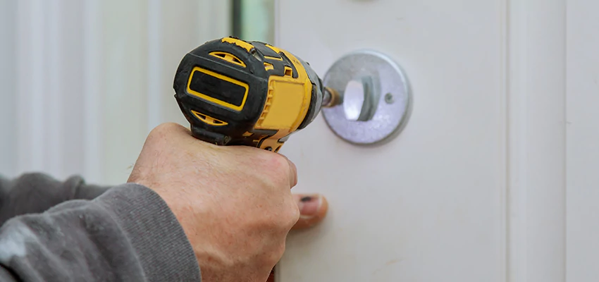 Street Locksmith For Smart Lock Repair in Peoria, IL